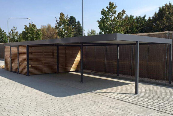 Carportanlage_mit_Abstellraum_und_Holzlattung-edit.jpg