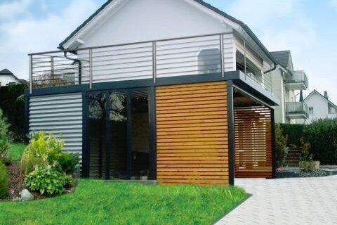 Doppelcarport_mit_Holzlattung__Acrylglas__Stahlwelle_u._Terrassenaufbau.jpg