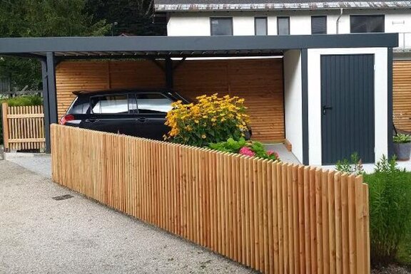 Einzelcarport_mit_Abstellraum_und_Putzwaenden.jpg